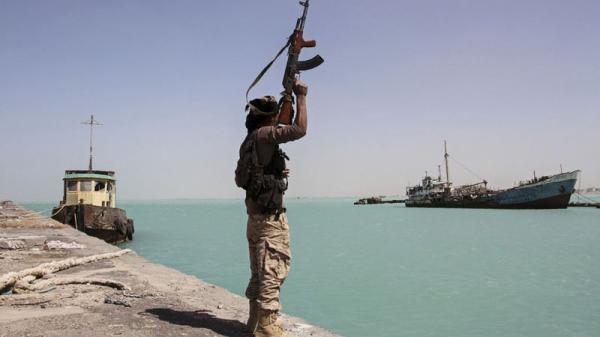 مسلحون حوثيون يقتحمون سفينة الأمم المتحدة في الحديدة