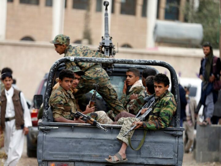 الحوثيون يزجون بـ400 طفل من المهمشين في جبهات القتال